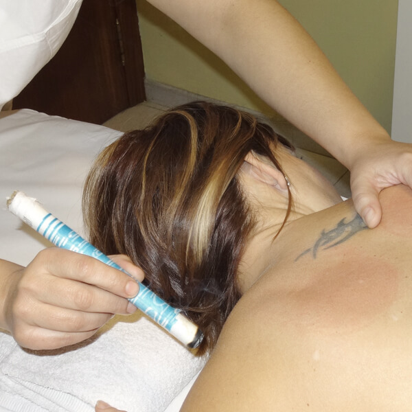 aplicación de moxibustión en un masaje, Ángela Cobos